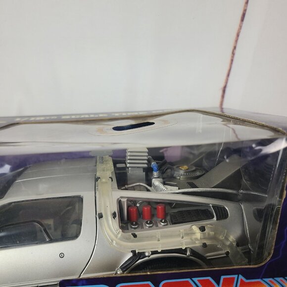 Back To The Future II DeLorean 1/15 Time Machine Movie Car Diamond Select Sealed - Picture 4 of 16
